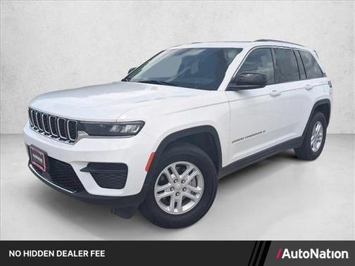Bright White Clearcoat 2024 Jeep Grand Cherokee Laredo