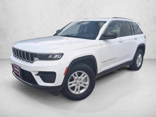 Bright White Clearcoat 2024 Jeep Grand Cherokee Laredo