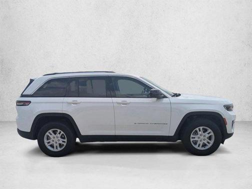 Bright White Clearcoat 2024 Jeep Grand Cherokee Laredo