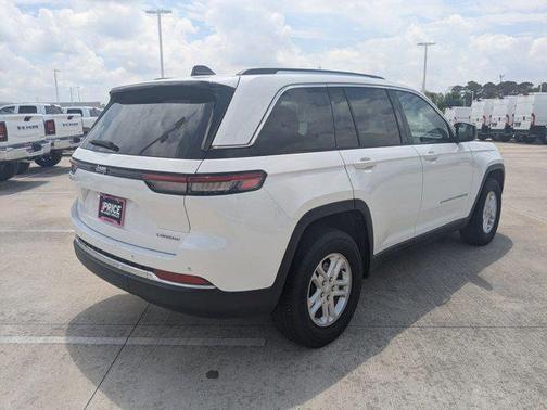Bright White Clearcoat 2024 Jeep Grand Cherokee Laredo
