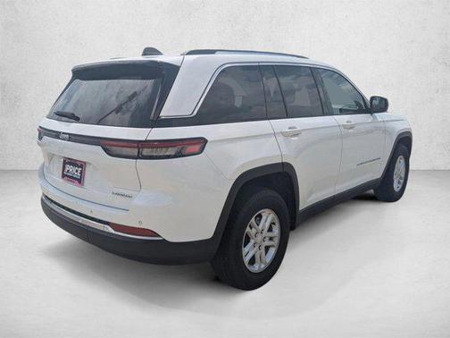 Bright White Clearcoat 2024 Jeep Grand Cherokee Laredo