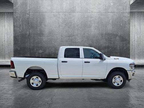 2025 RAM 2500 Tradesman Crew Cab 4x4 6'4' Box