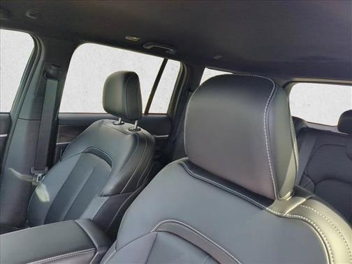Diamond Black Crystal Pearlcoat 2026 Jeep Grand Cherokee Limited