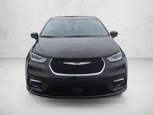 Diamond Black Crystal Pearlcoat 2024 Chrysler Pacifica Touring L
