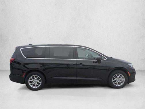 Diamond Black Crystal Pearlcoat 2024 Chrysler Pacifica Touring L