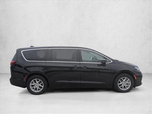 Diamond Black Crystal Pearlcoat 2024 Chrysler Pacifica Touring L