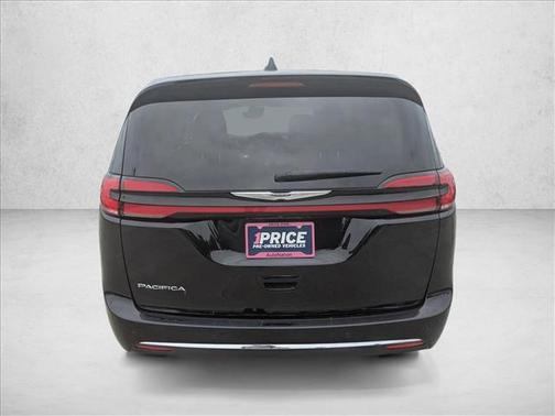 Diamond Black Crystal Pearlcoat 2024 Chrysler Pacifica Touring L