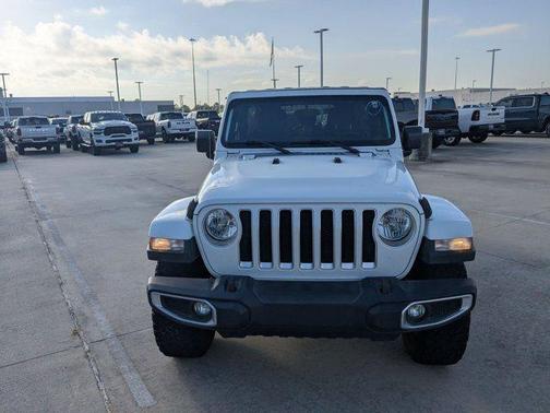 Bright White Clearcoat 2019 Jeep Wrangler Unlimited Sahara