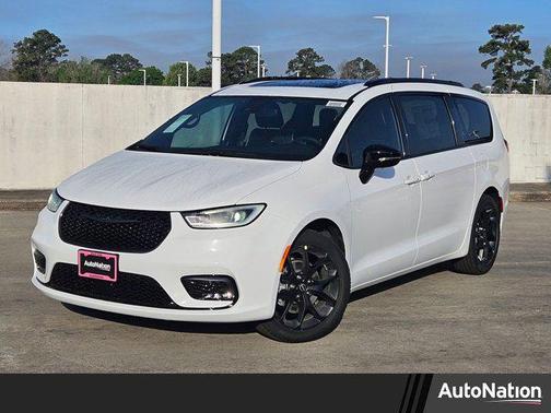 Bright White Clearcoat 2026 Chrysler Pacifica Limited