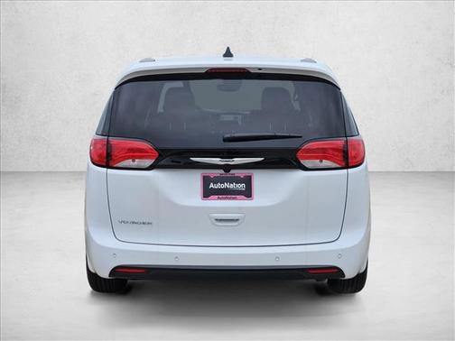 2025 Chrysler Voyager LX