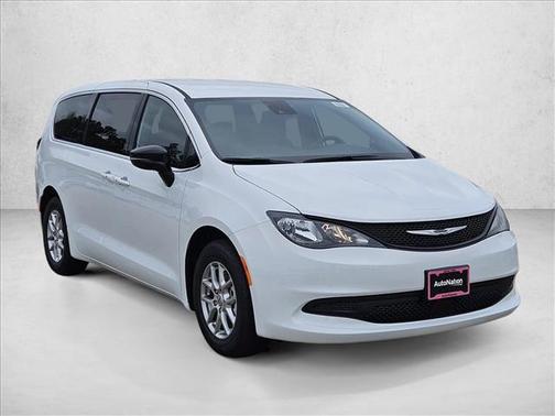 2025 Chrysler Voyager LX