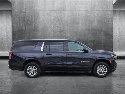 2023 Chevrolet Suburban LT