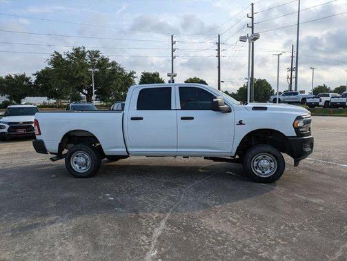2023 RAM 2500 Tradesman Crew Cab 4x4 6'4' Box