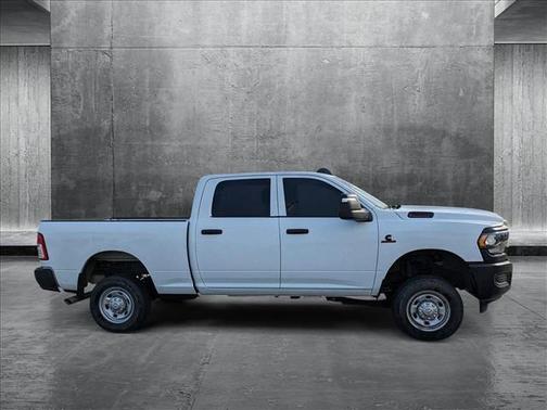 2023 RAM 2500 Tradesman Crew Cab 4x4 6'4' Box