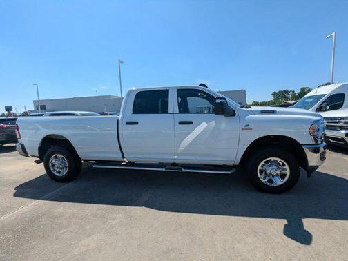 2024 RAM 2500 Tradesman Crew Cab 4x4 8' Box