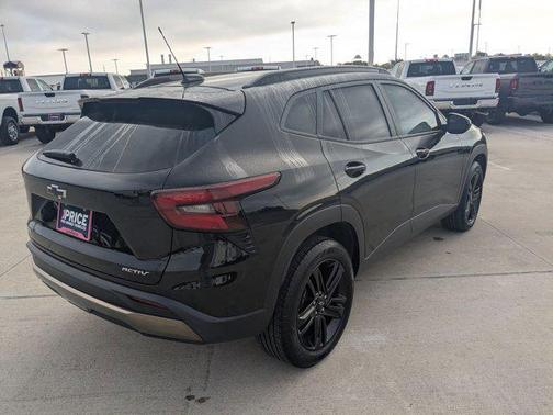 Mosaic Black Metallic 2025 Chevrolet Trax FWD ACTIV
