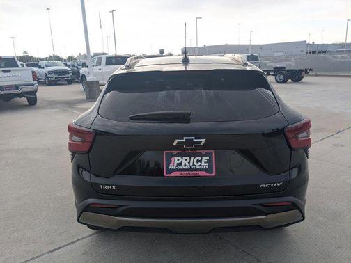 Mosaic Black Metallic 2025 Chevrolet Trax FWD ACTIV