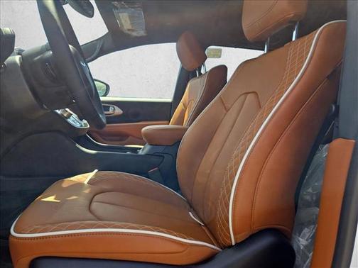 Bright White Clearcoat 2026 Chrysler Pacifica L