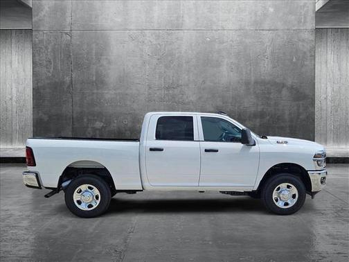 2025 RAM 2500 Tradesman Crew Cab 4x4 6'4' Box