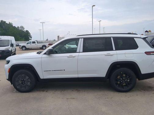 Bright White Clearcoat 2026 Jeep Grand Cherokee L Altitude