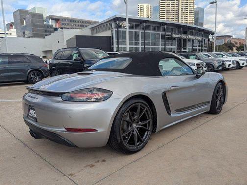 2022 Porsche 718 Boxster T