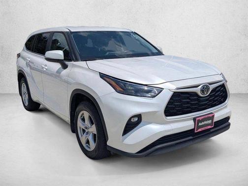 Wind Chill Pearl 2024 Toyota Highlander LE