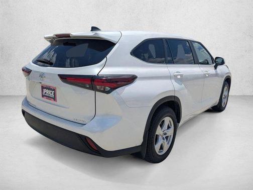 Wind Chill Pearl 2024 Toyota Highlander LE