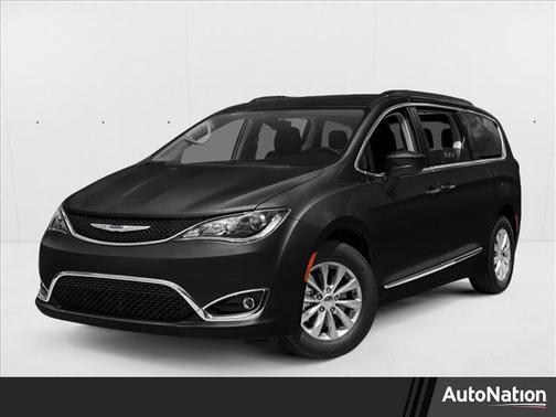 Brilliant Black Crystal Pearlcoat 2017 Chrysler Pacifica Touring-L