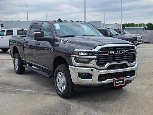 2025 RAM 2500 Tradesman Crew Cab 4x4 6'4' Box