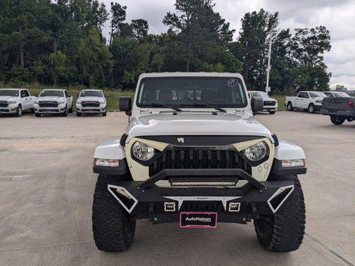 Bright White Clearcoat 2022 Jeep Gladiator Willys 4x4