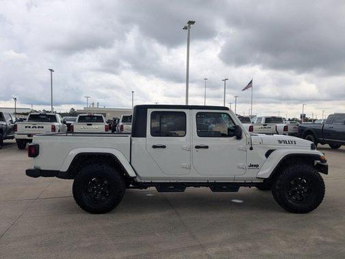 Bright White Clearcoat 2022 Jeep Gladiator Willys 4x4
