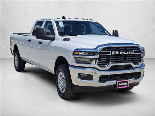 Bright White Clearcoat 2026 RAM 2500 Tradesman Crew Cab 4x4 8' Box