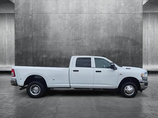 2023 RAM 3500 Tradesman Crew Cab 4x4 8' Box