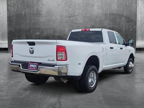 2023 RAM 3500 Tradesman Crew Cab 4x4 8' Box