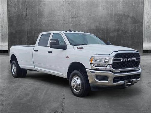 2023 RAM 3500 Tradesman Crew Cab 4x4 8' Box