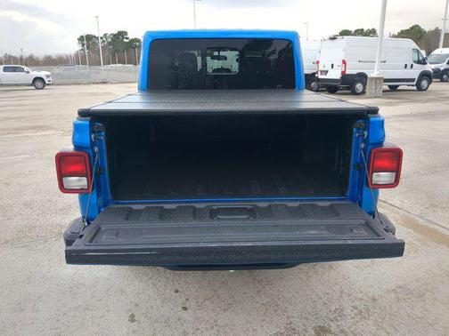 2025 Jeep Gladiator Nighthawk