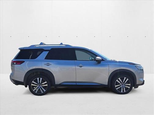 2023 Nissan Pathfinder Platinum FWD