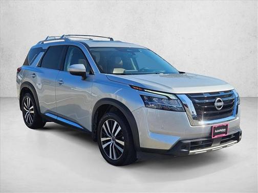 2023 Nissan Pathfinder Platinum FWD