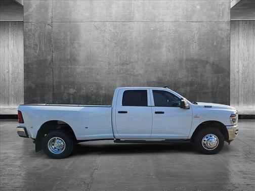 2025 RAM 3500 Tradesman Crew Cab 4x4 8' Box