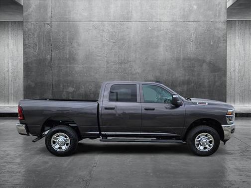 2025 RAM 2500 Tradesman Crew Cab 4x4 6'4' Box