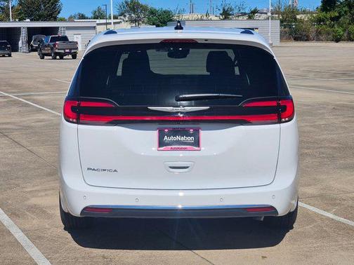 2025 Chrysler Pacifica L