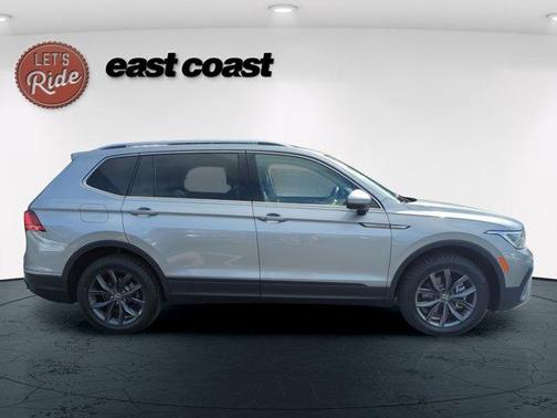 Pyrite Silver Metallic 2022 Volkswagen Tiguan 2.0T SE