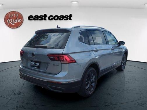 Pyrite Silver Metallic 2022 Volkswagen Tiguan 2.0T SE