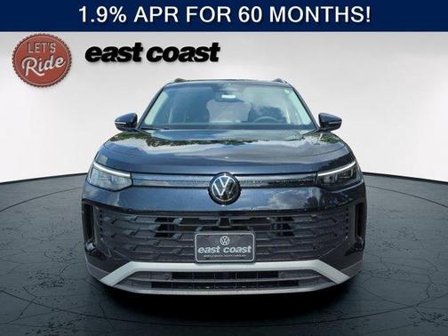 Deep Black Pearl Effect 2026 Volkswagen Tiguan 2.0T SE