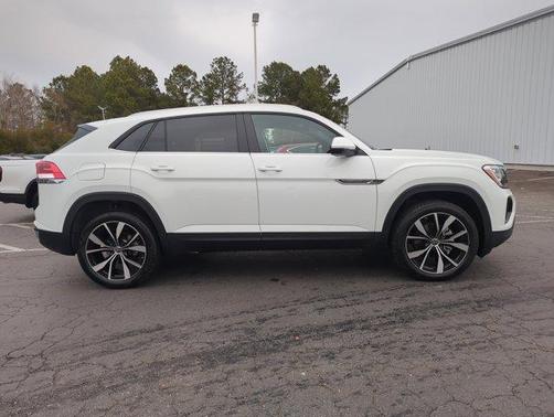 2025 Volkswagen Atlas Cross Sport 2.0T SE w/Technology