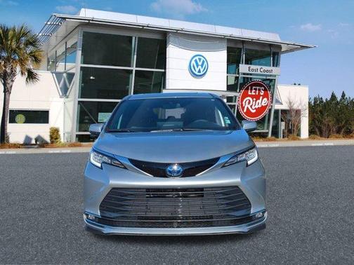 2025 Toyota Sienna Limited