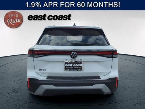 Pure White 2026 Volkswagen Tiguan 2.0T SE