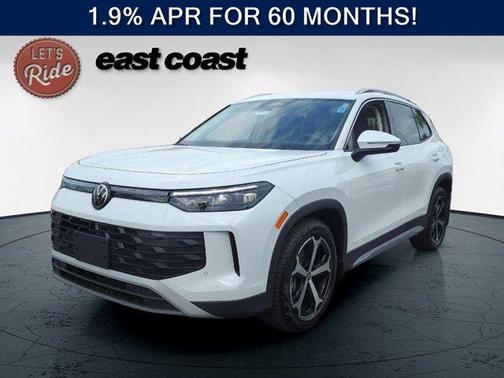 Pure White 2026 Volkswagen Tiguan 2.0T SE