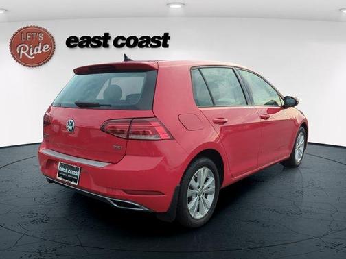 2018 Volkswagen Golf TSI SE