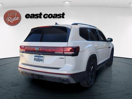 Pure White 2024 Volkswagen Atlas 2.0T Peak Edition SE w/Technology
